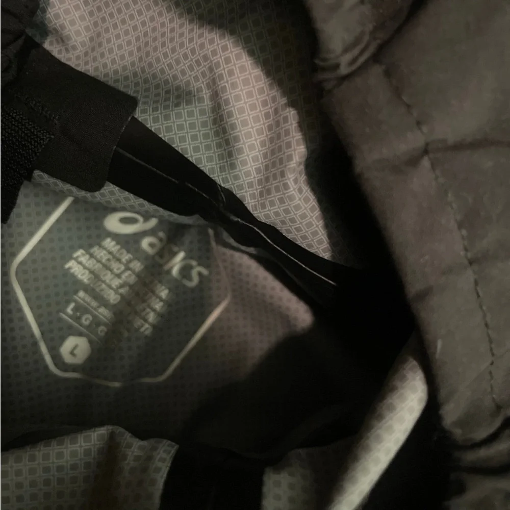 Asics Black Hooded Rain Jacket with Reflective Logo - Picture 2 of 3